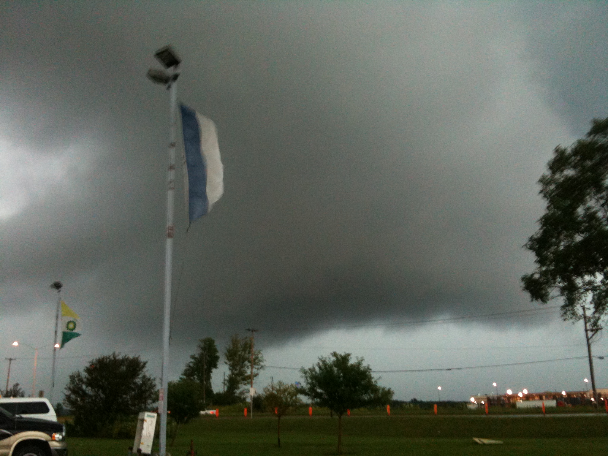 Wall Cloud passing overhead in Mukwonago moments before producing the EF-2 Tornado in Big Bend, Wisconsin.